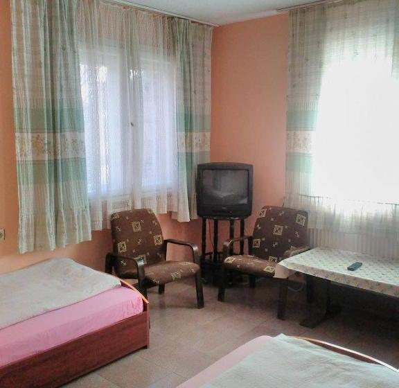 פנסיון Bonbon Guest House