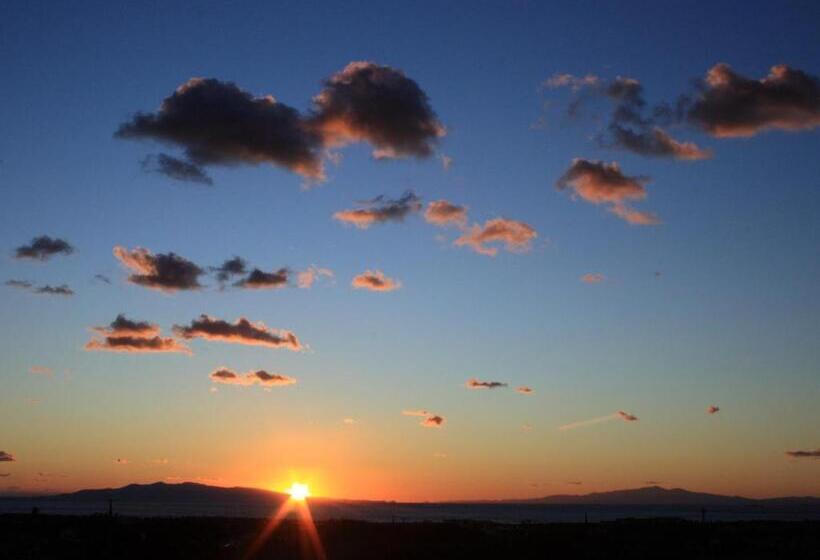 פנסיון Hillside Inn Sirocco