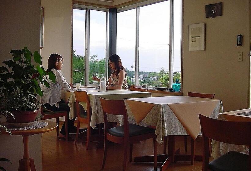 פנסיון Hillside Inn Sirocco