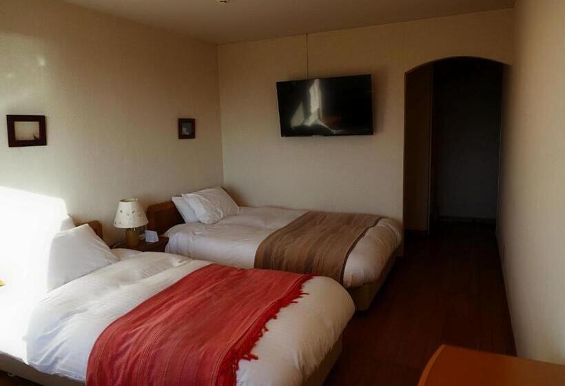 פנסיון Hillside Inn Sirocco