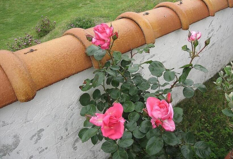 פנסיון Hillside Inn Sirocco