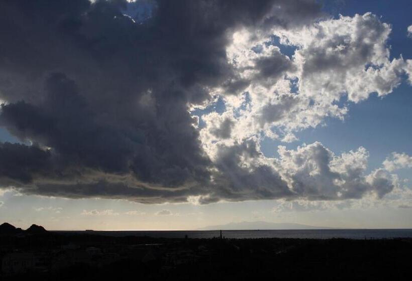 פנסיון Hillside Inn Sirocco