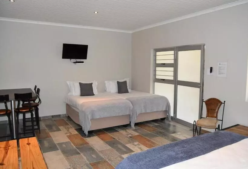 پانسیون Quiver Inn Guesthouse