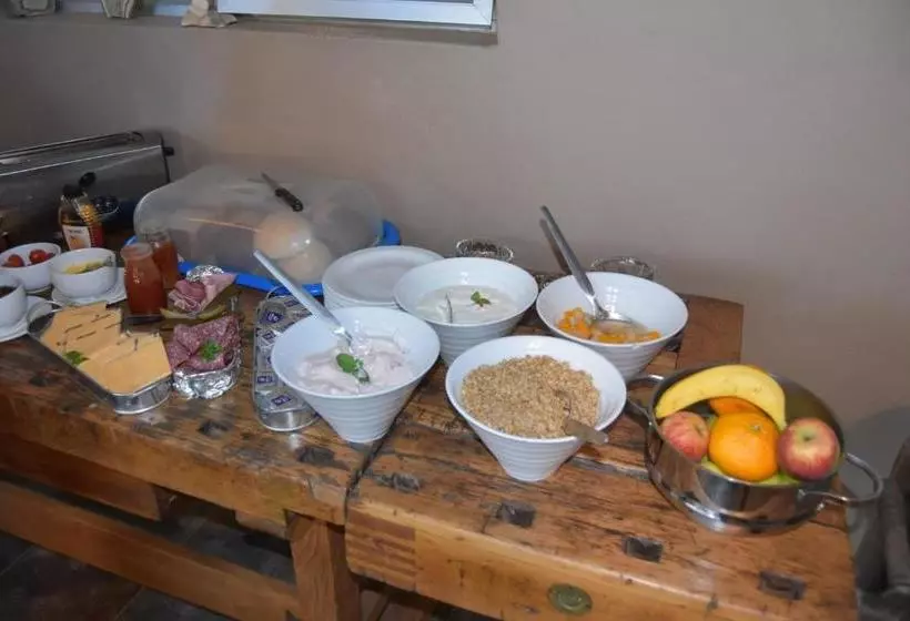 پانسیون Quiver Inn Guesthouse