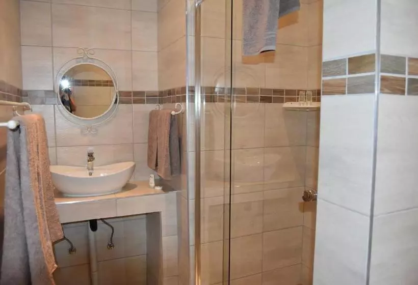 پانسیون Quiver Inn Guesthouse