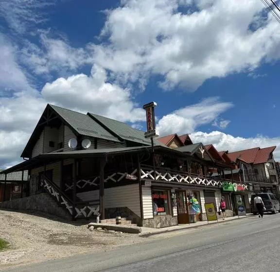 ユースホステル Palaga Bukovel