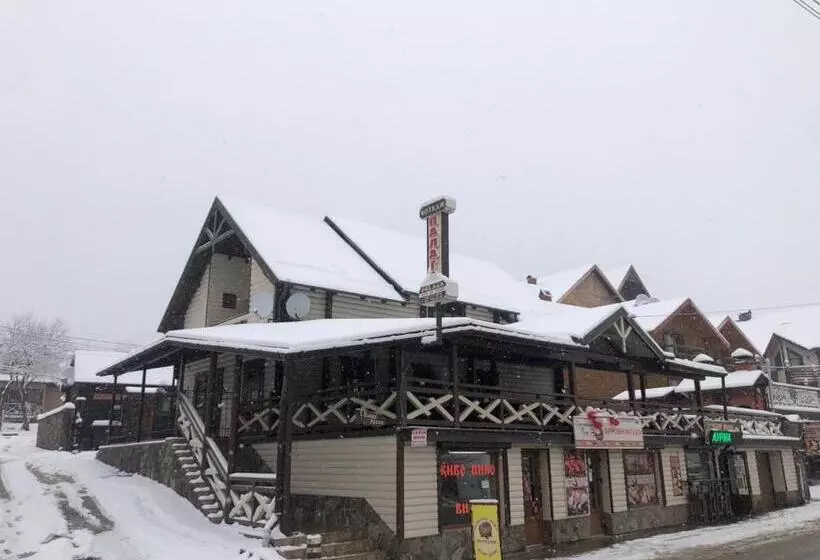 ユースホステル Palaga Bukovel