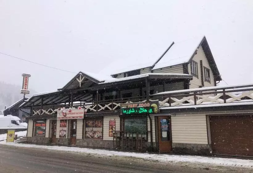 ユースホステル Palaga Bukovel