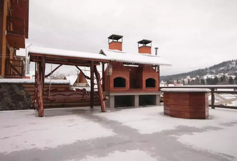 ユースホステル Palaga Bukovel