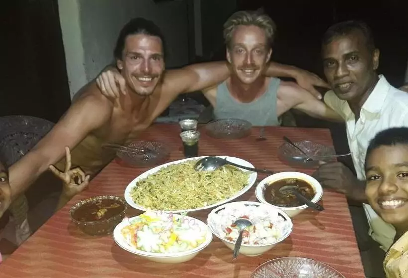 Colonial Surfing Villa Hostel & Home Stay