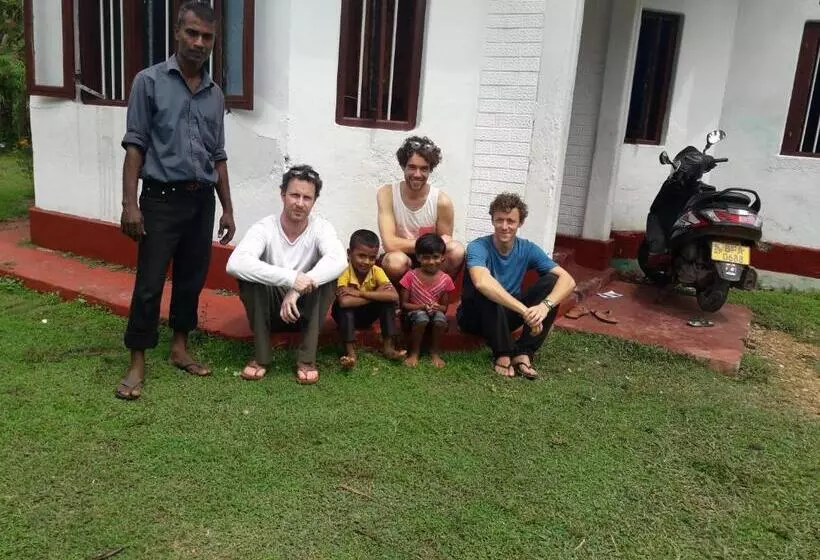 Colonial Surfing Villa Hostel & Home Stay