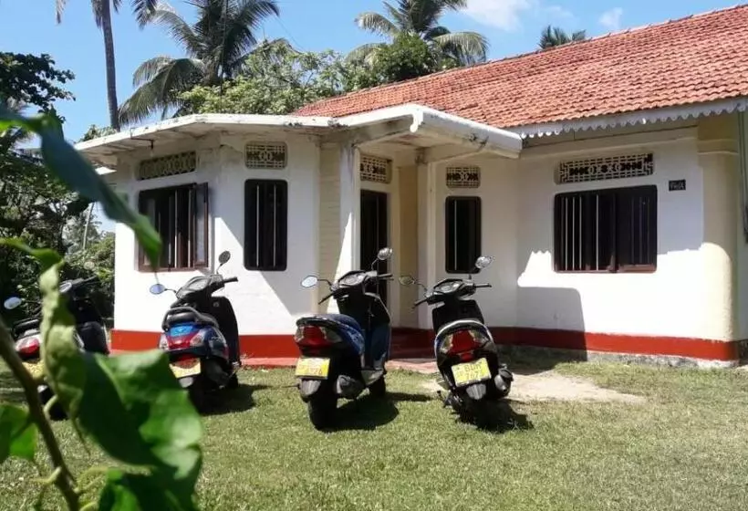 Colonial Surfing Villa Hostel & Home Stay