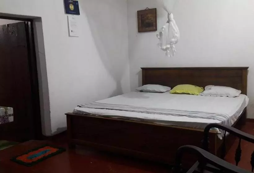 Colonial Surfing Villa Hostel & Home Stay