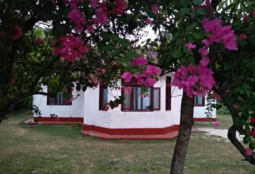 Colonial Surfing Villa Hostel & Home Stay