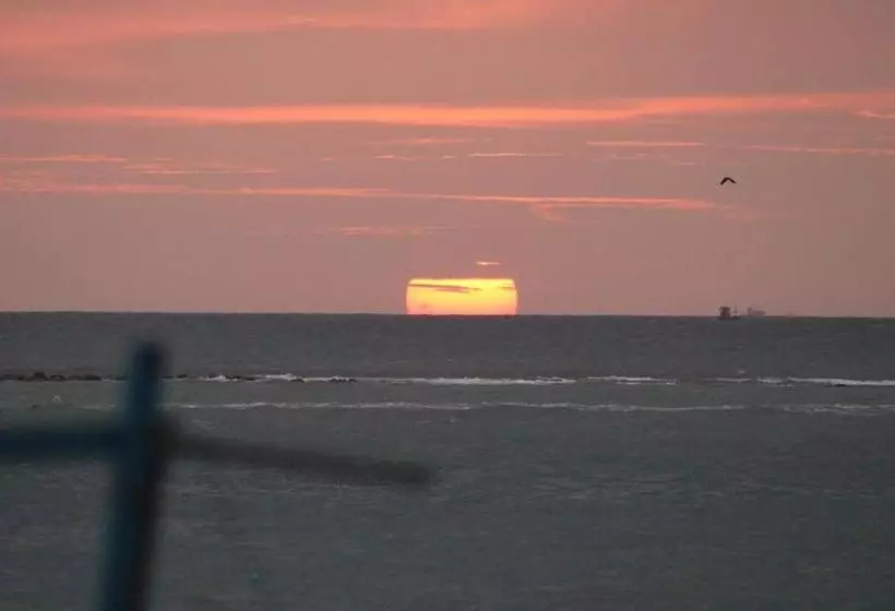 Colonial Surfing Villa Hostel & Home Stay