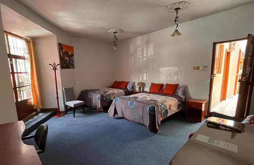 ペンション Benalcazar Hostel