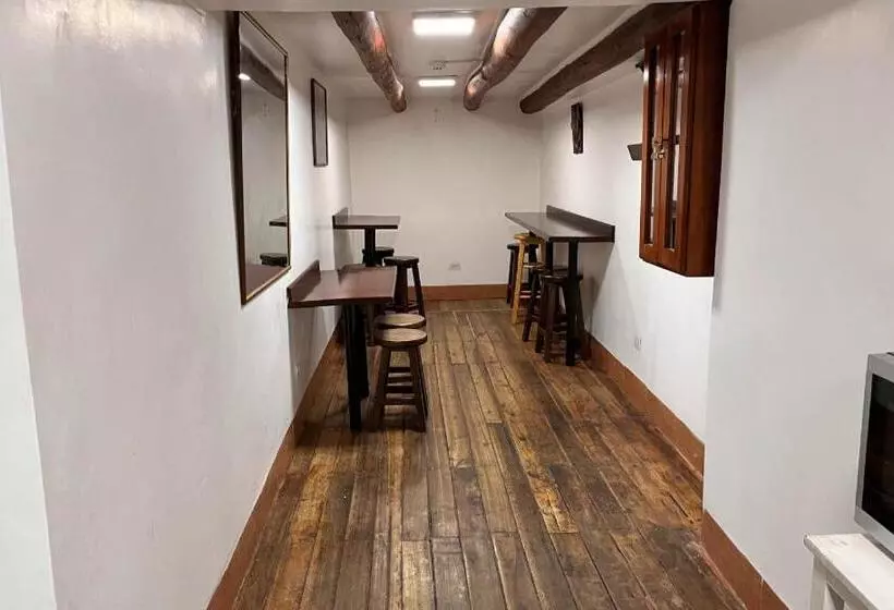 ペンション Benalcazar Hostel