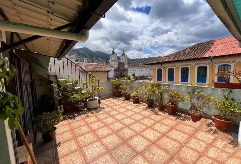 ペンション Benalcazar Hostel