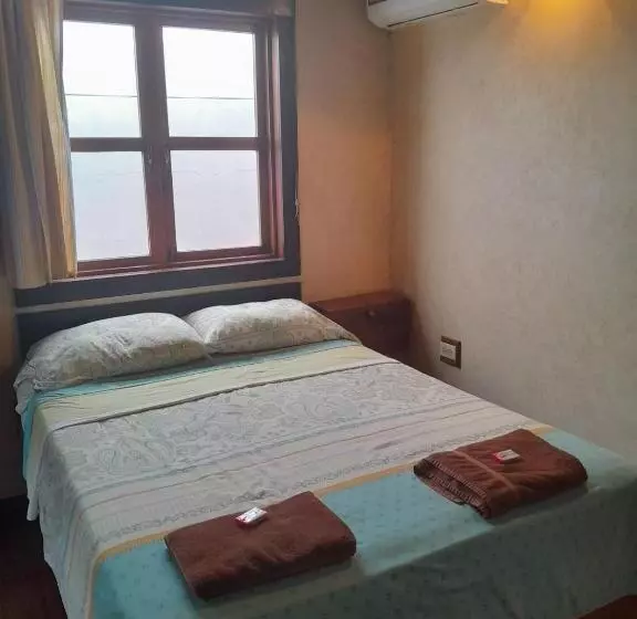 پانسیون Hostal Hansi