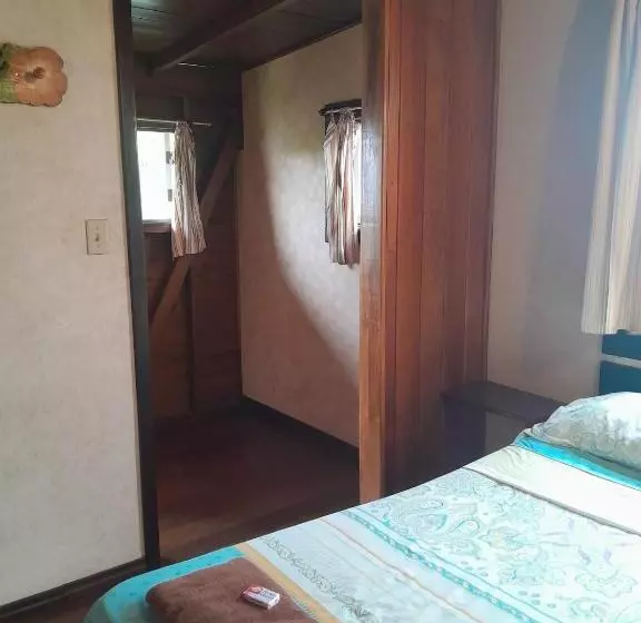 پانسیون Hostal Hansi