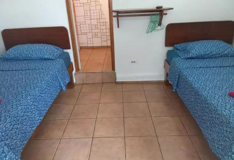 پانسیون Hostal Hansi