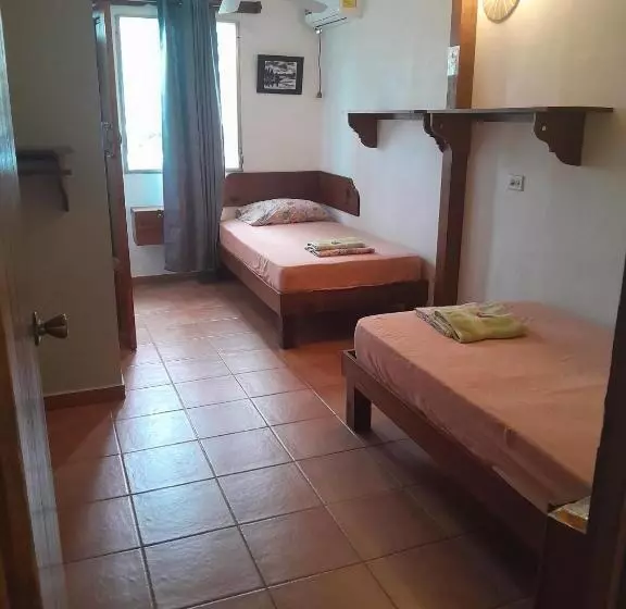 پانسیون Hostal Hansi