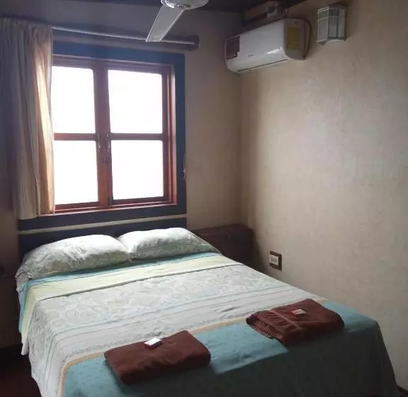 پانسیون Hostal Hansi