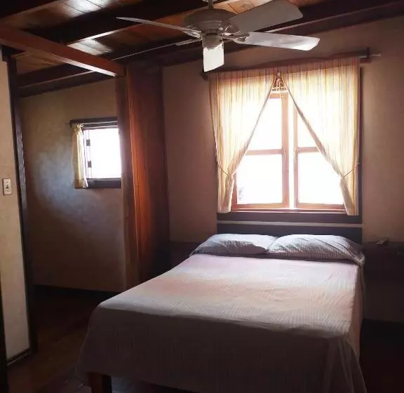 پانسیون Hostal Hansi