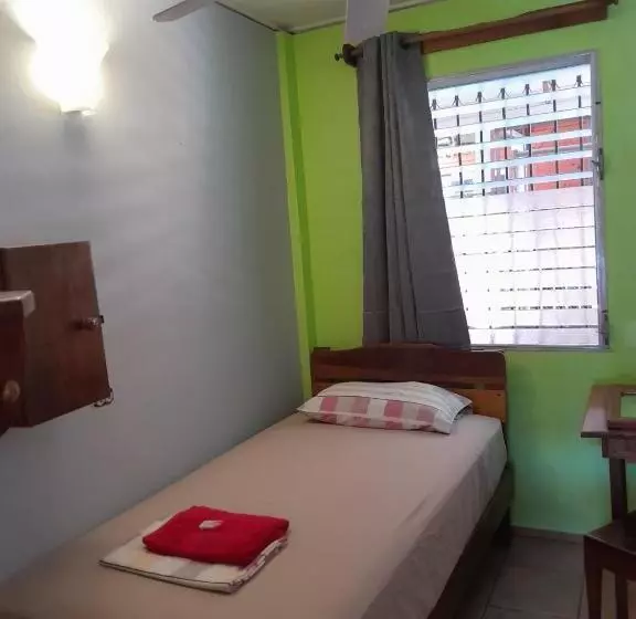 پانسیون Hostal Hansi