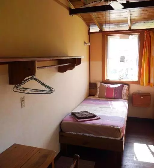 پانسیون Hostal Hansi
