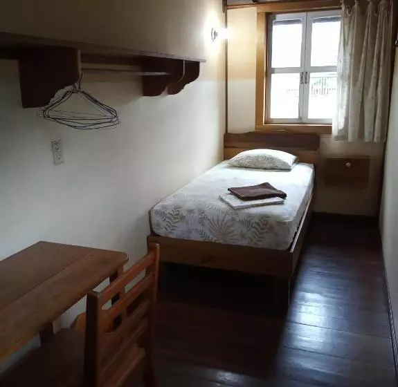 پانسیون Hostal Hansi