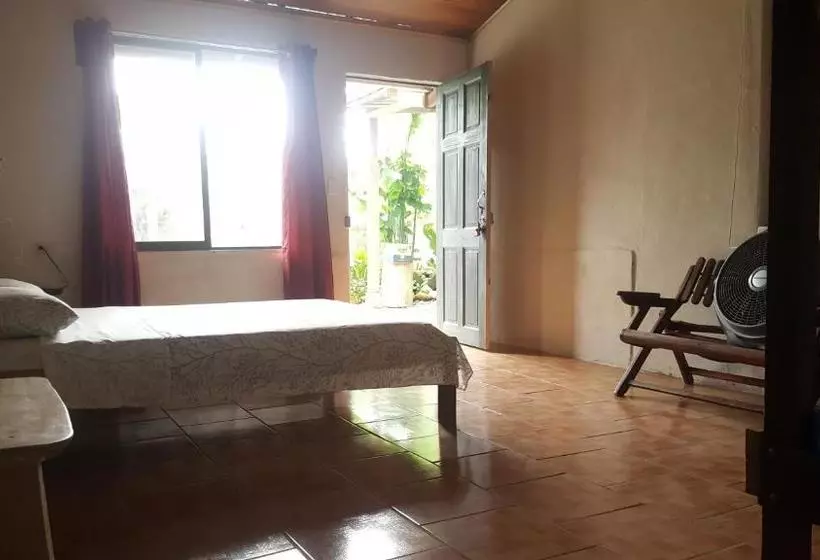 Majatalo Osa Surf House