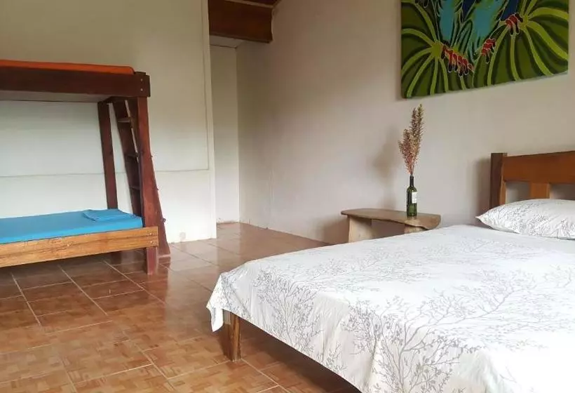 Majatalo Osa Surf House