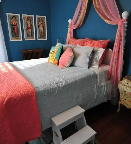 هاستل Bohemian Inn