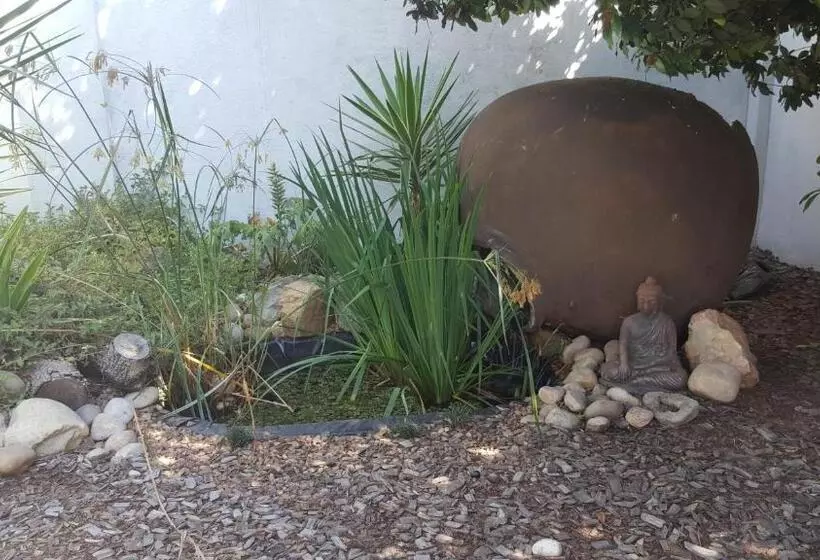 Majatalo Guest House Frame Ace