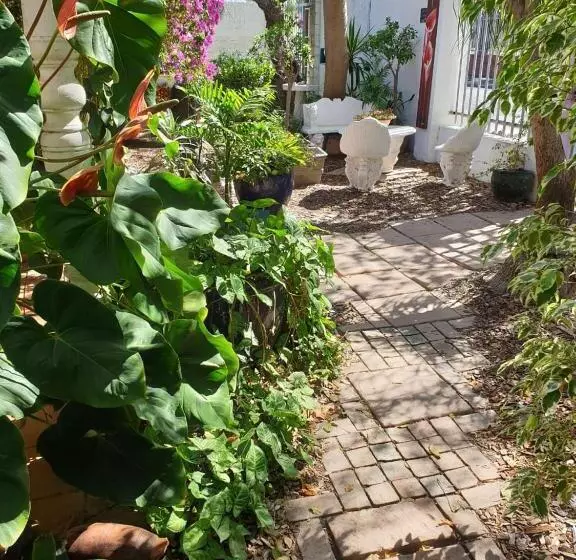 Majatalo Guest House Frame Ace