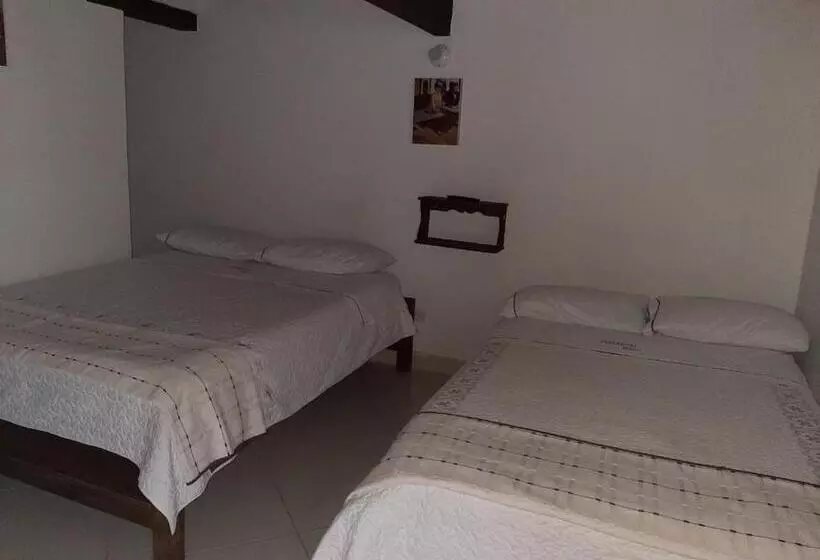 ペンション Cemandy Hostal