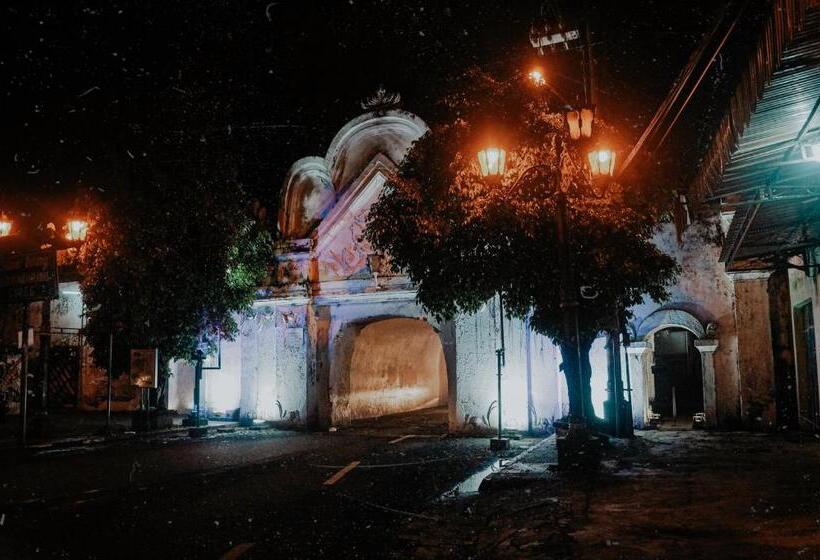 بنسيون Griya Suryo Wijilan