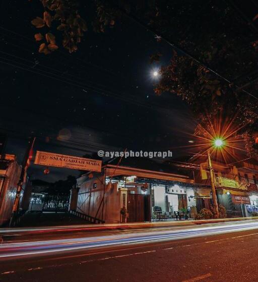 بنسيون Griya Suryo Wijilan