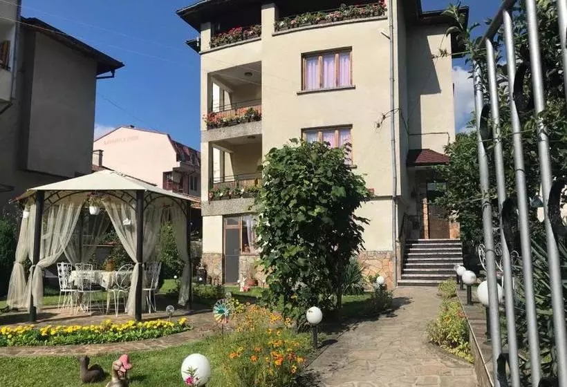 ペンション Guest House Detelina