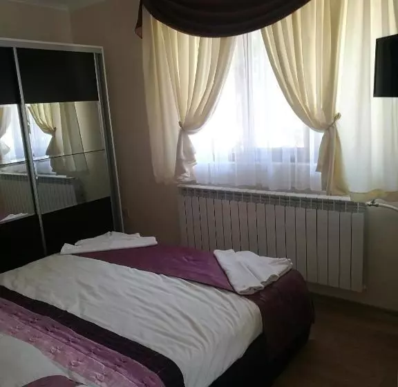 ペンション Guest House Detelina