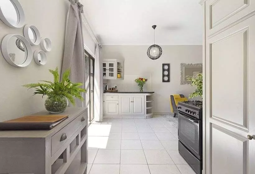 Majatalo 2 On Lismore Guesthouse