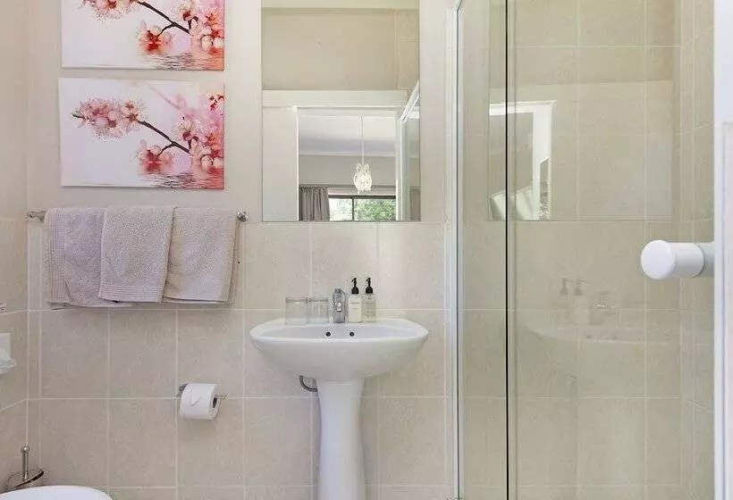 Majatalo 2 On Lismore Guesthouse