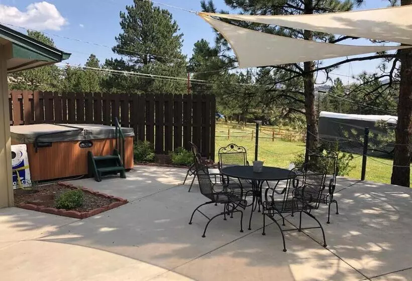 Majatalo Pine View