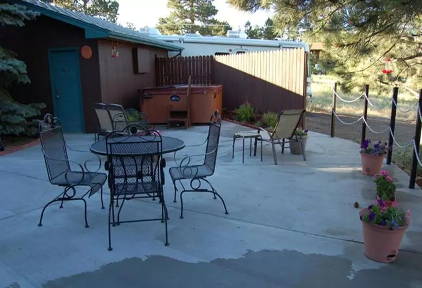 Majatalo Pine View