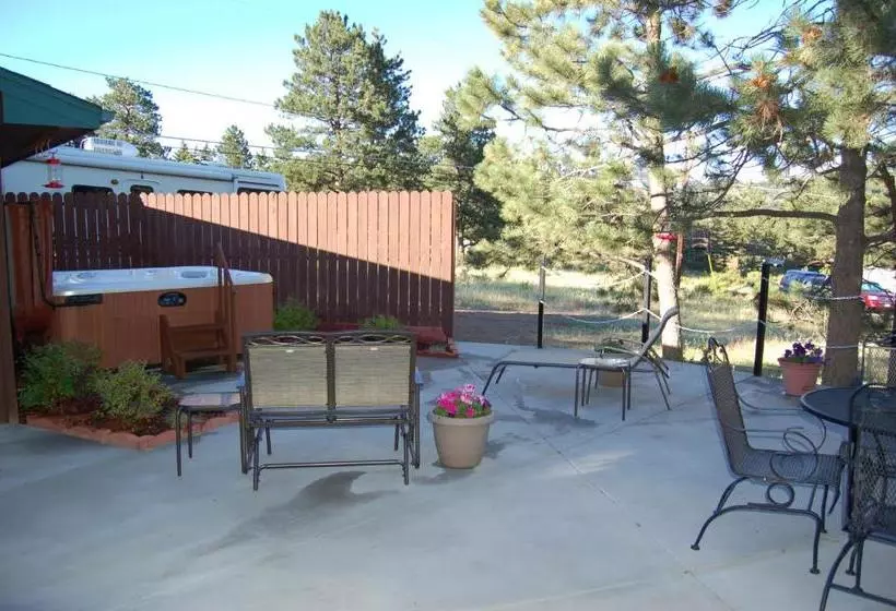 Majatalo Pine View