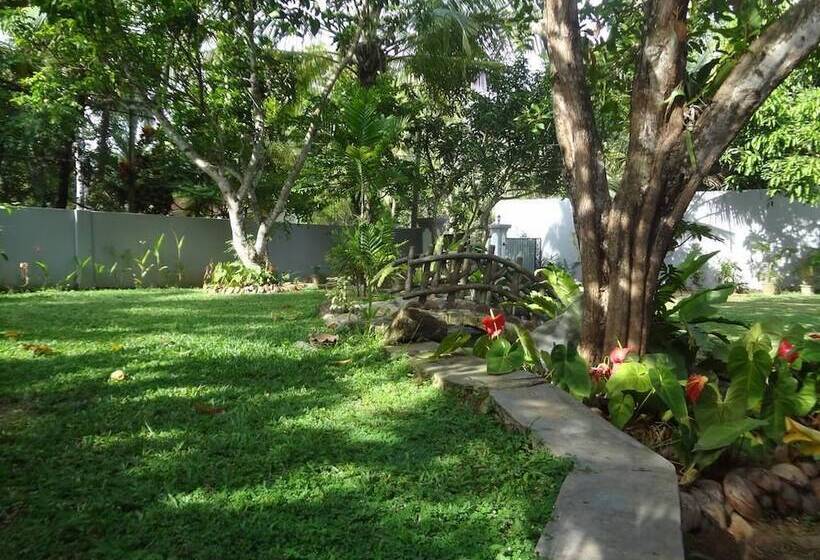 פנסיון Thambara Villa Unawatuna
