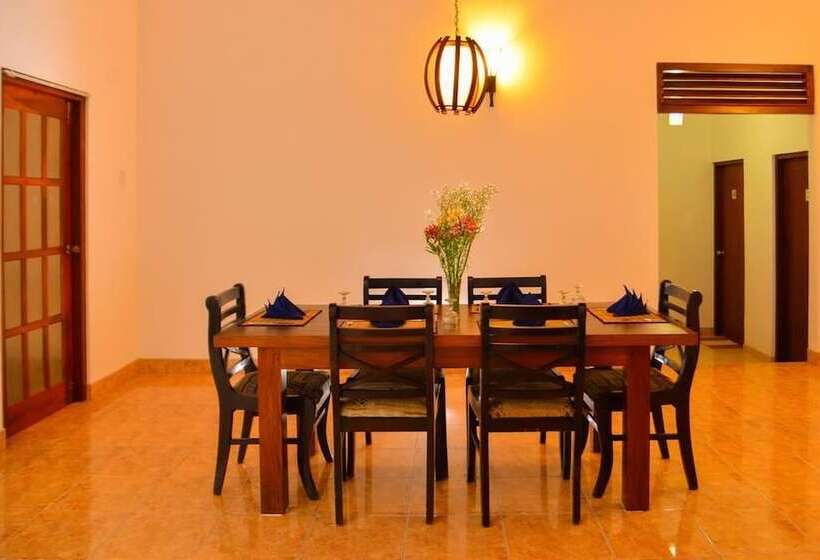 פנסיון Thambara Villa Unawatuna