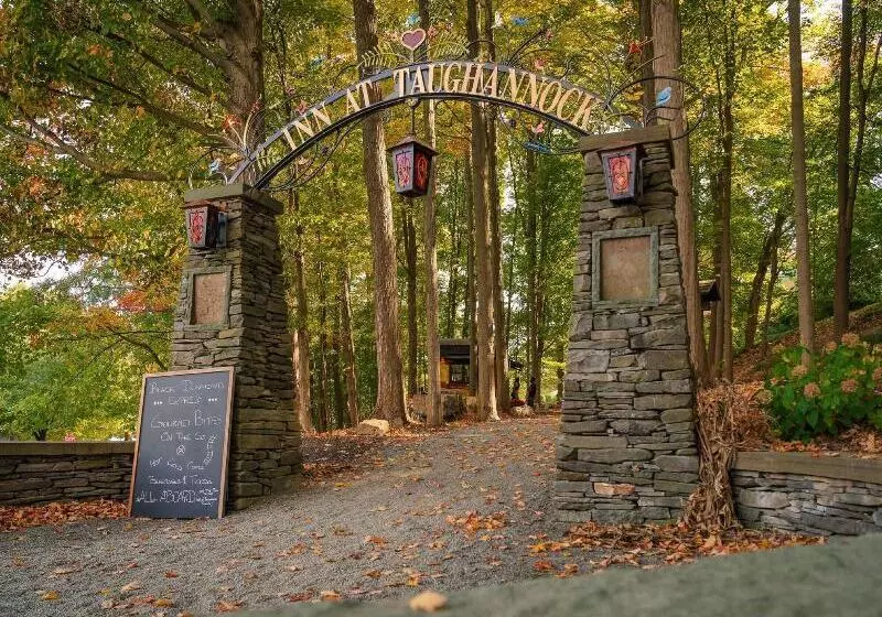 Retkeilymaja Inn At Taughannock Falls