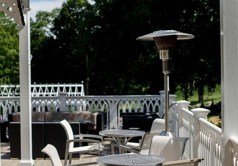 호스텔 Inn At Taughannock Falls